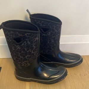 Sold -Storm by cougar rain boots